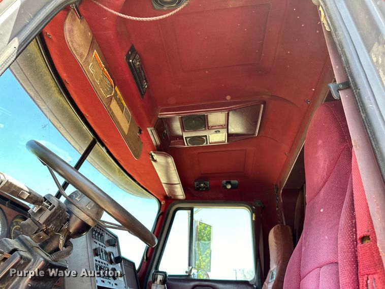 image for item OM9481 1996 Mack CH613 semi truck