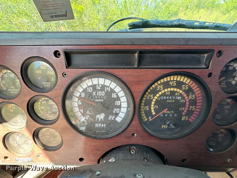 image for item OM9481 1996 Mack CH613 semi truck