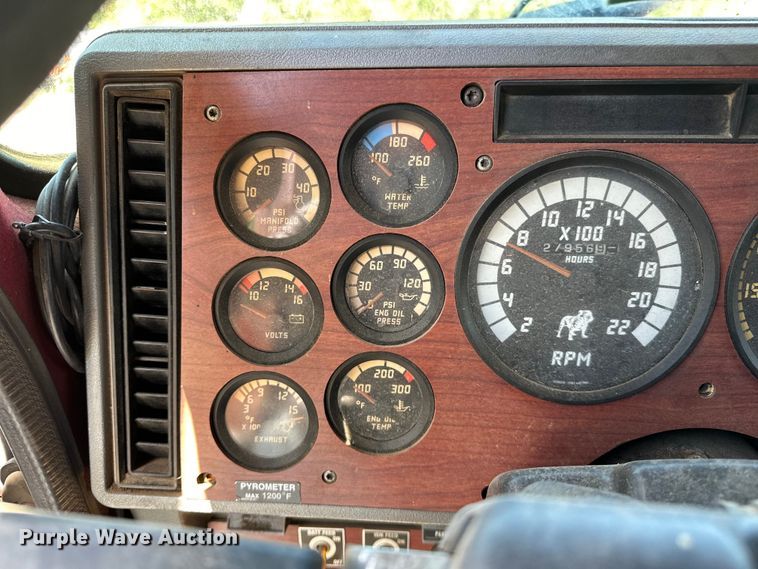 image for item OM9481 1996 Mack CH613 semi truck