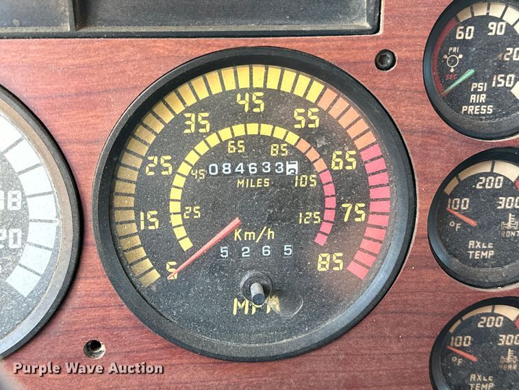 image for item OM9481 1996 Mack CH613 semi truck