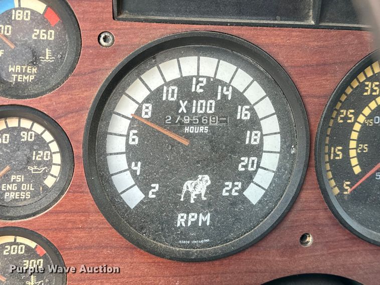 image for item OM9481 1996 Mack CH613 semi truck