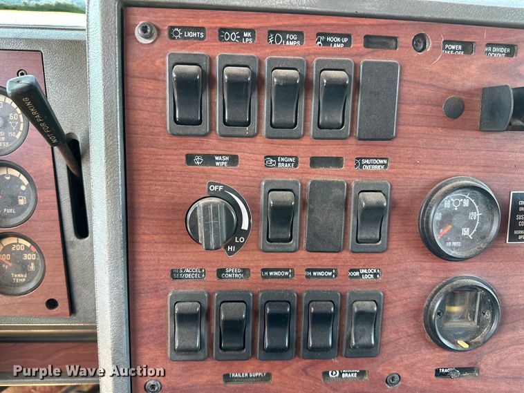 image for item OM9481 1996 Mack CH613 semi truck