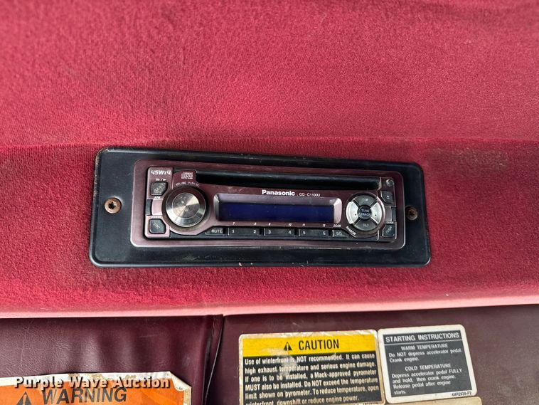 image for item OM9481 1996 Mack CH613 semi truck