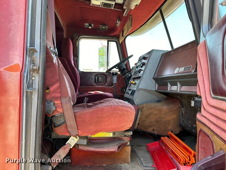 image for item OM9481 1996 Mack CH613 semi truck