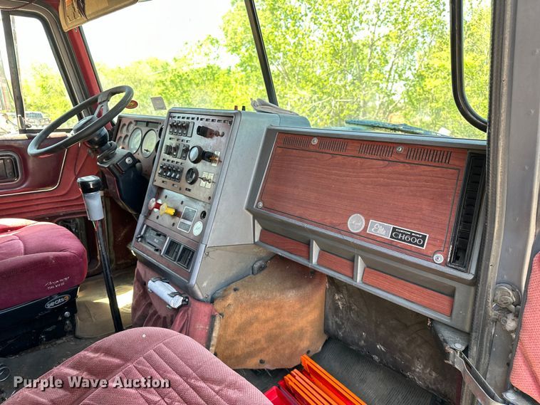 image for item OM9481 1996 Mack CH613 semi truck