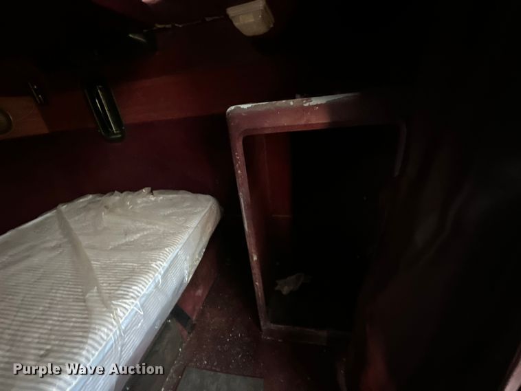 image for item OM9481 1996 Mack CH613 semi truck