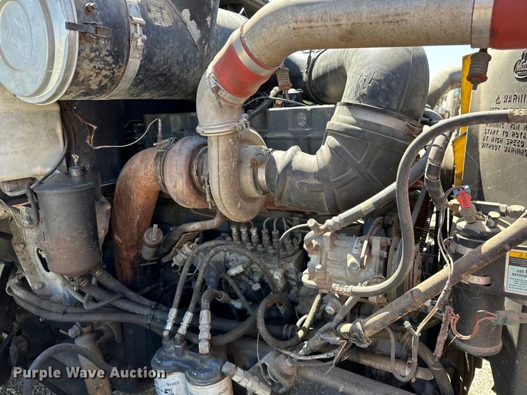 image for item OM9481 1996 Mack CH613 semi truck