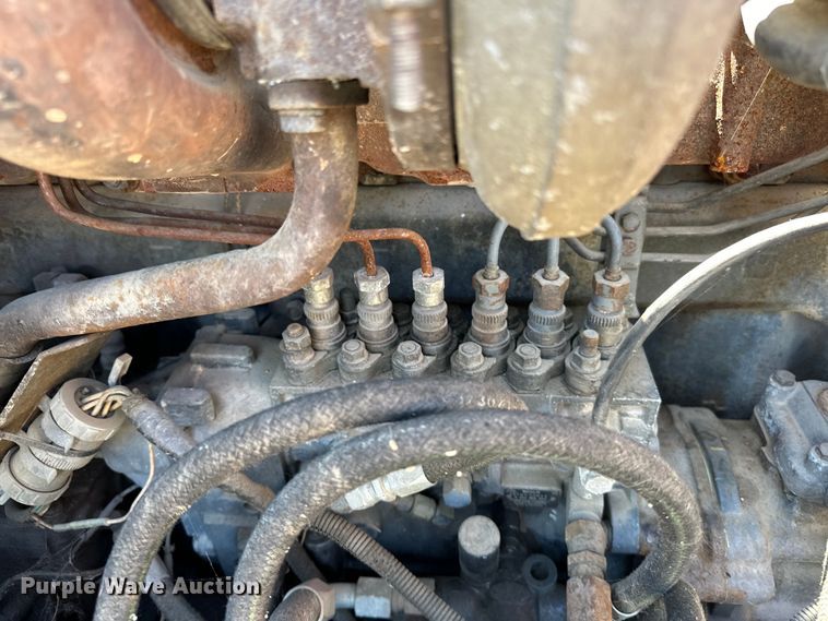 image for item OM9481 1996 Mack CH613 semi truck