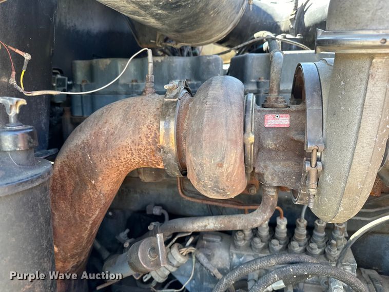 image for item OM9481 1996 Mack CH613 semi truck