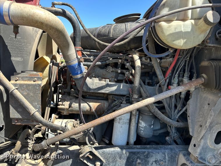 image for item OM9481 1996 Mack CH613 semi truck