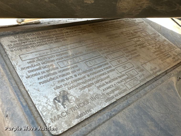 image for item OM9481 1996 Mack CH613 semi truck