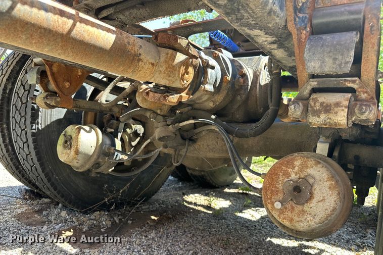 image for item OM9481 1996 Mack CH613 semi truck