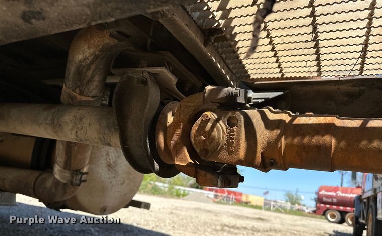 image for item OM9481 1996 Mack CH613 semi truck