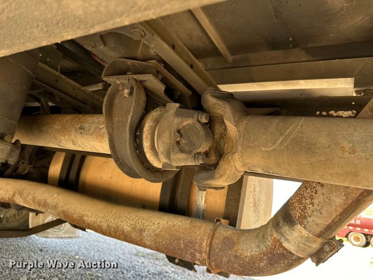 image for item OM9481 1996 Mack CH613 semi truck