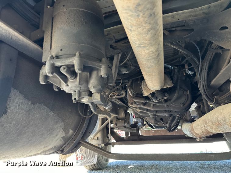 image for item OM9481 1996 Mack CH613 semi truck