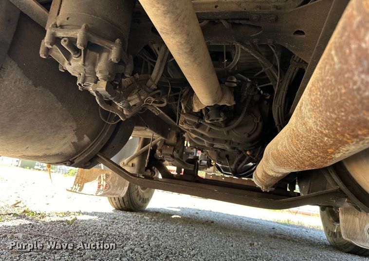 image for item OM9481 1996 Mack CH613 semi truck