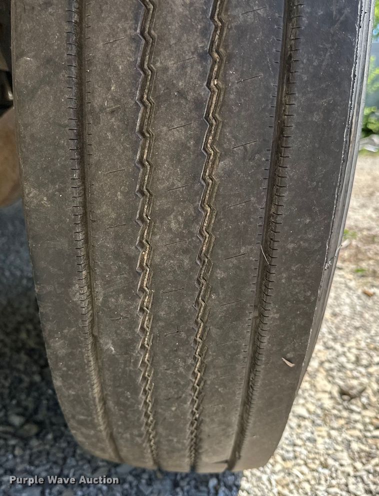 image for item OM9481 1996 Mack CH613 semi truck