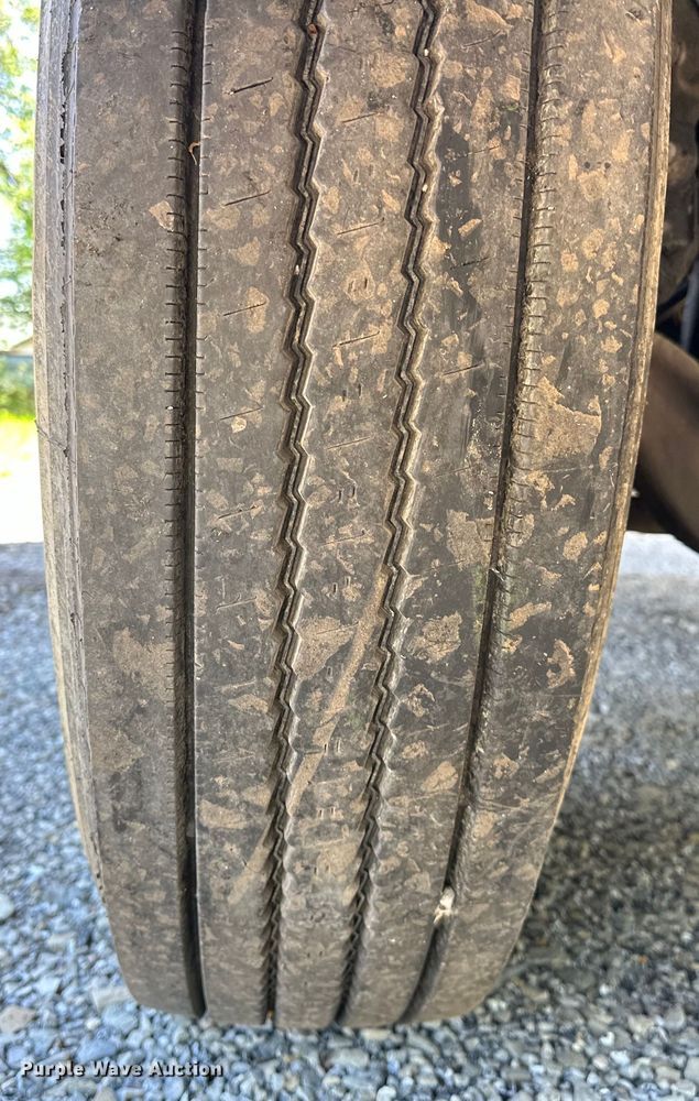 image for item OM9481 1996 Mack CH613 semi truck