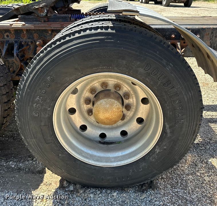 image for item OM9481 1996 Mack CH613 semi truck