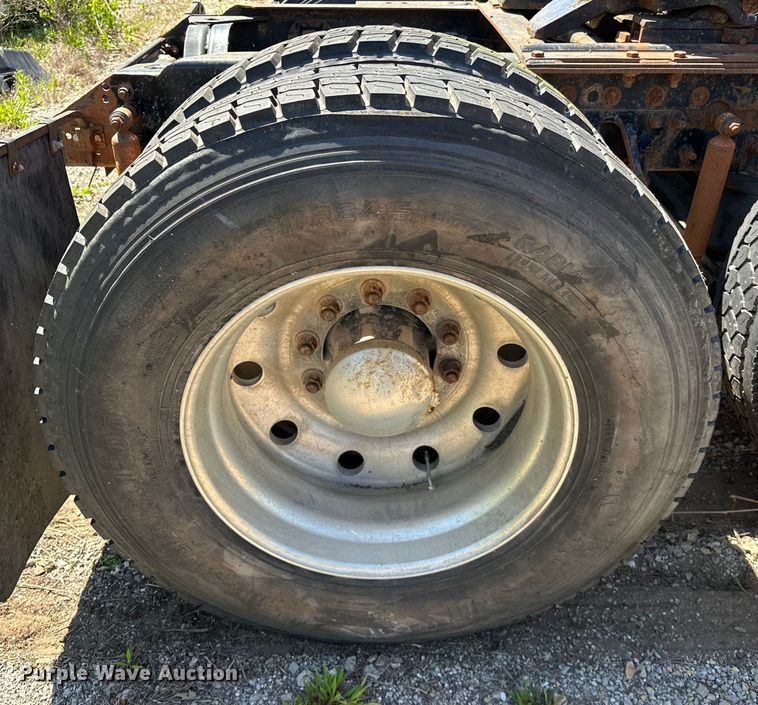 image for item OM9481 1996 Mack CH613 semi truck