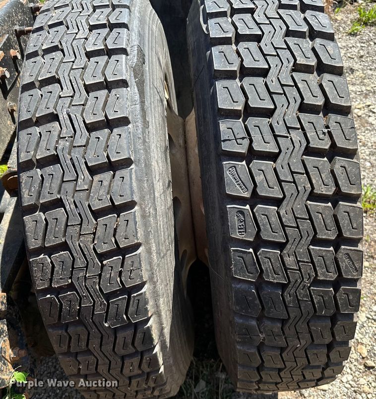 image for item OM9481 1996 Mack CH613 semi truck