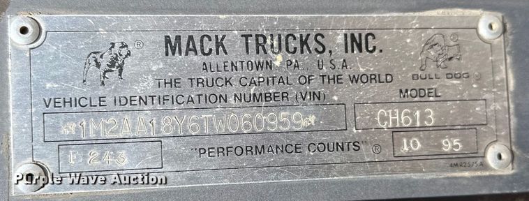image for item OM9481 1996 Mack CH613 semi truck