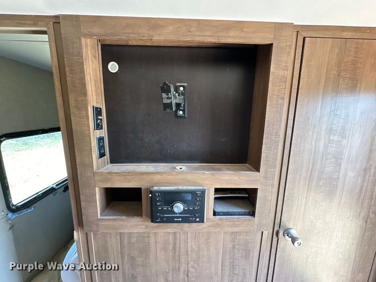 image for item DG4418 2018 Gulf Stream Kingsport camper