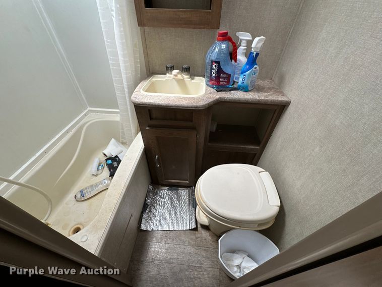 image for item DG4418 2018 Gulf Stream Kingsport camper