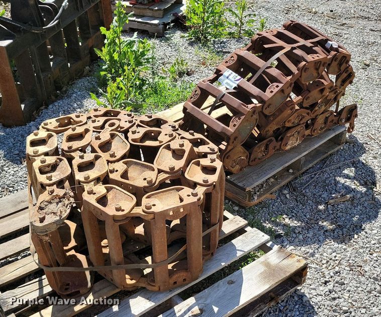 image for item DI3058 Over the tire skid steer tracks