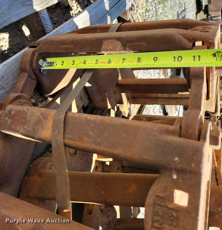 image for item DI3058 Over the tire skid steer tracks