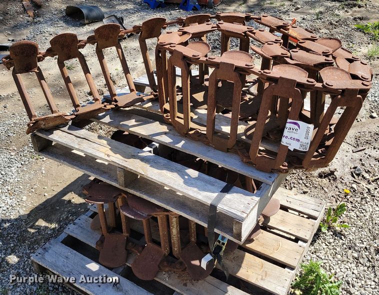 image for item DI3059 Over the tire skid steer tracks