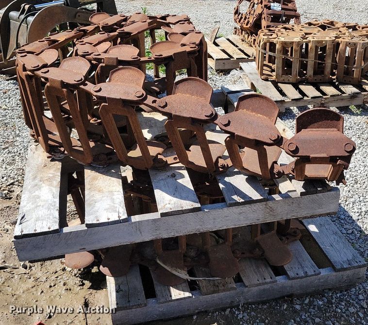 image for item DI3059 Over the tire skid steer tracks