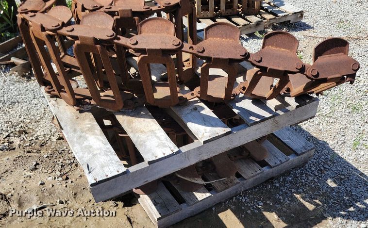 image for item DI3059 Over the tire skid steer tracks