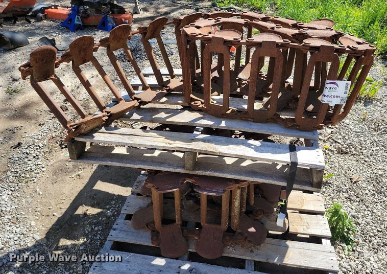 image for item DI3059 Over the tire skid steer tracks