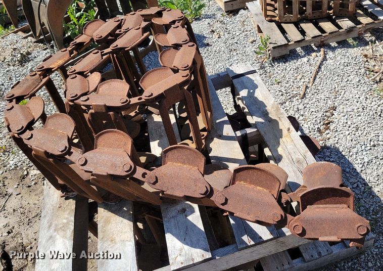 image for item DI3059 Over the tire skid steer tracks