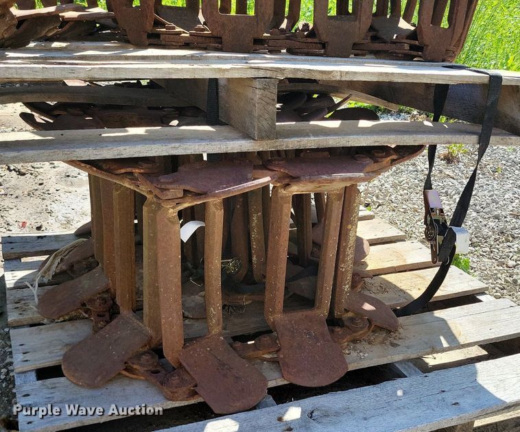 image for item DI3059 Over the tire skid steer tracks