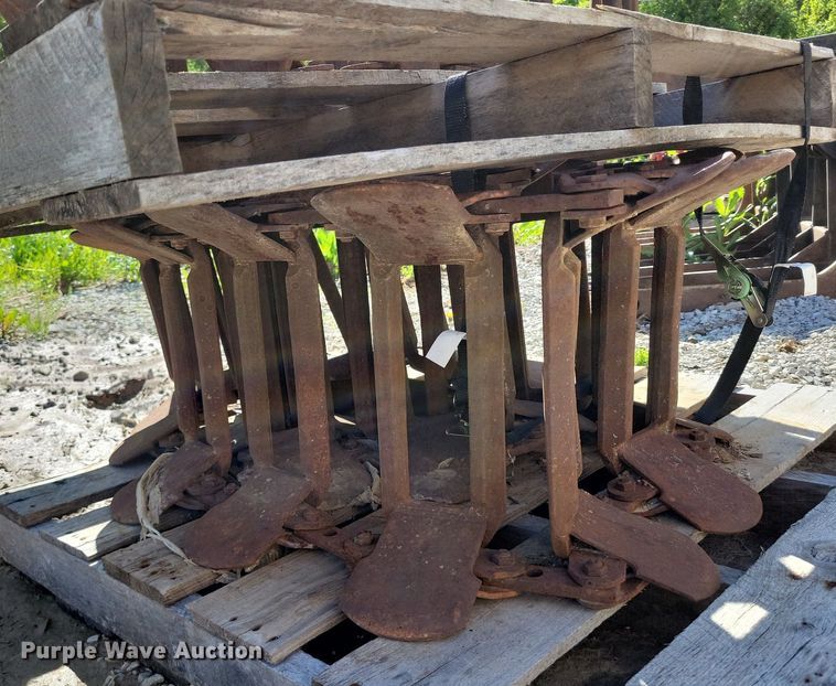 image for item DI3059 Over the tire skid steer tracks