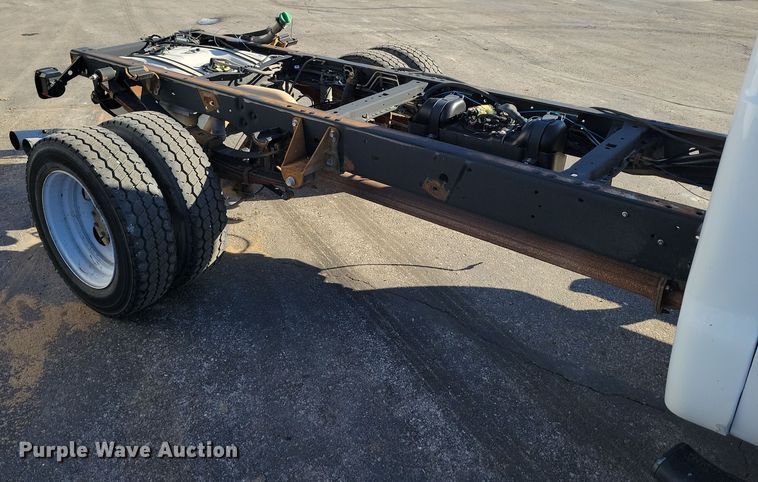 image for item DK4186 2012 Ford F550 Super Duty XL Crew Cab truck cab and chassis