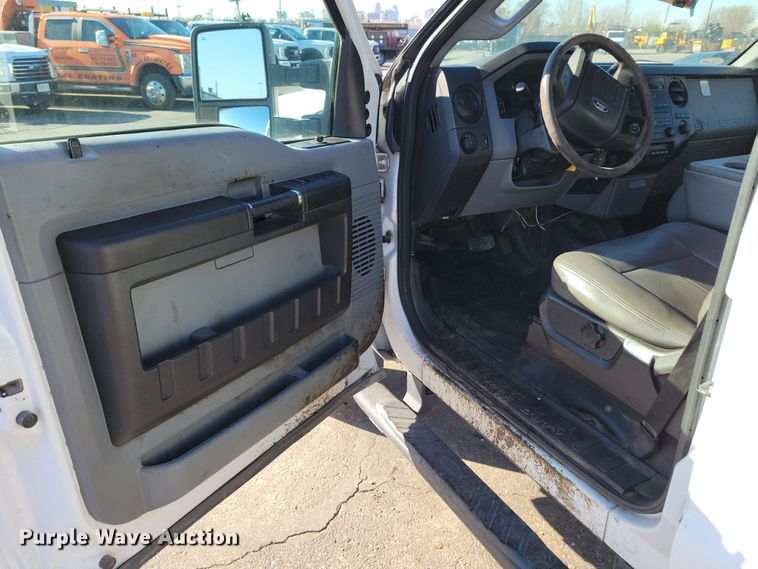 image for item DK4186 2012 Ford F550 Super Duty XL Crew Cab truck cab and chassis