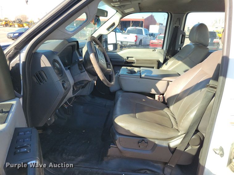 image for item DK4186 2012 Ford F550 Super Duty XL Crew Cab truck cab and chassis