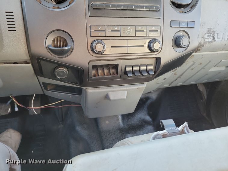 image for item DK4186 2012 Ford F550 Super Duty XL Crew Cab truck cab and chassis