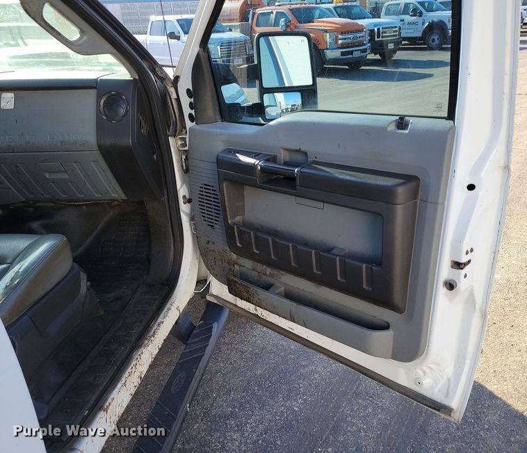 image for item DK4186 2012 Ford F550 Super Duty XL Crew Cab truck cab and chassis