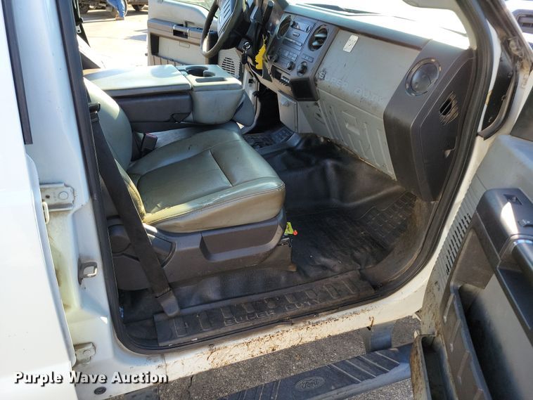 image for item DK4186 2012 Ford F550 Super Duty XL Crew Cab truck cab and chassis