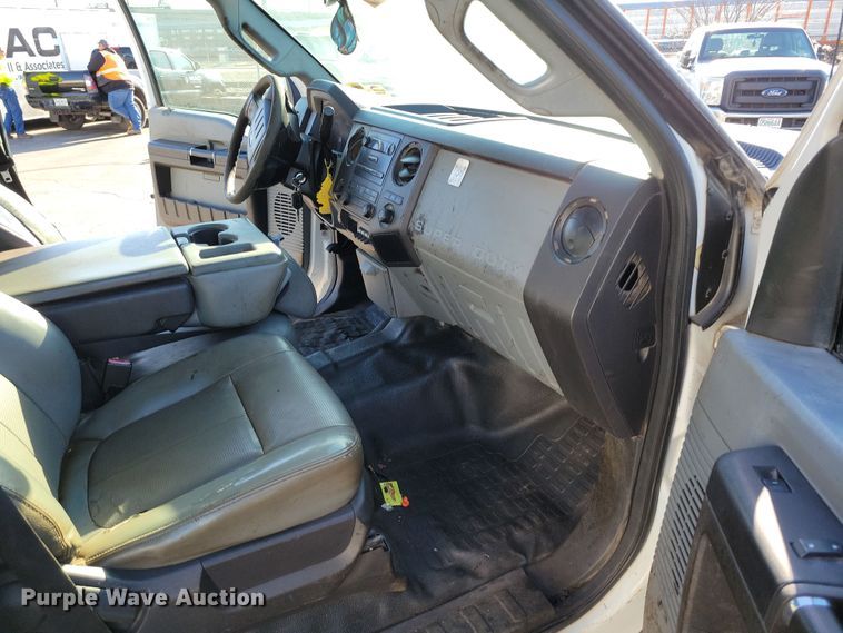 image for item DK4186 2012 Ford F550 Super Duty XL Crew Cab truck cab and chassis