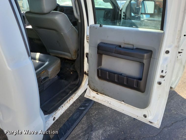 image for item DK4186 2012 Ford F550 Super Duty XL Crew Cab truck cab and chassis