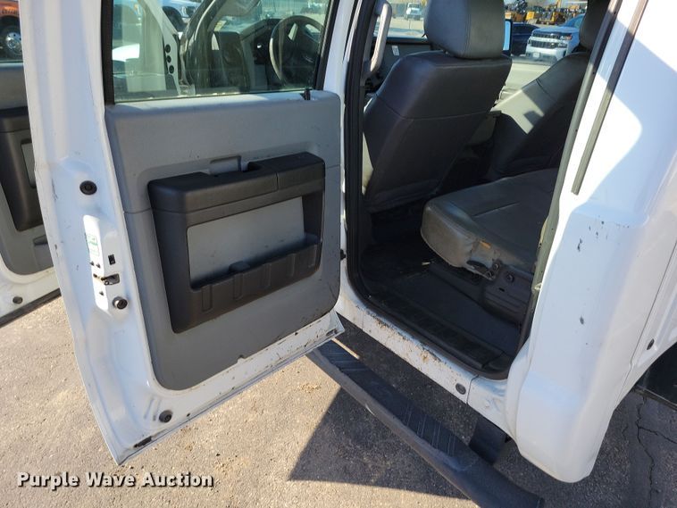 image for item DK4186 2012 Ford F550 Super Duty XL Crew Cab truck cab and chassis