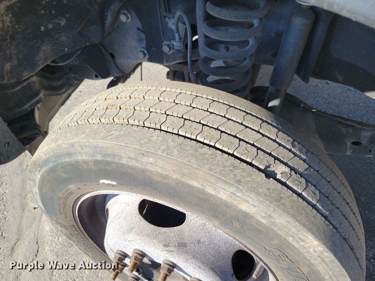 image for item DK4186 2012 Ford F550 Super Duty XL Crew Cab truck cab and chassis