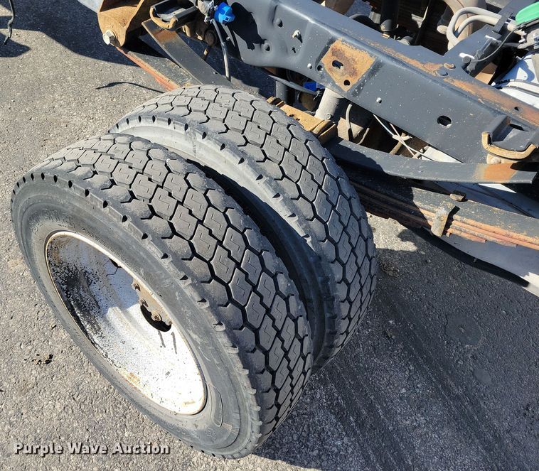 image for item DK4186 2012 Ford F550 Super Duty XL Crew Cab truck cab and chassis