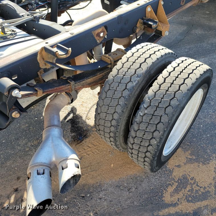 image for item DK4186 2012 Ford F550 Super Duty XL Crew Cab truck cab and chassis