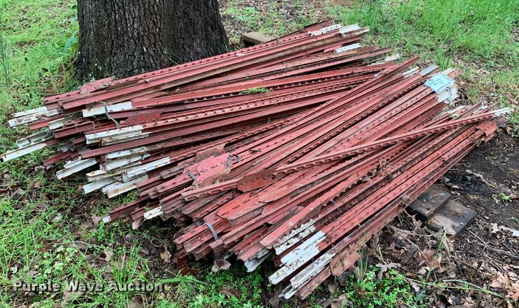 image for item DM7828 Approximately 185 T-posts